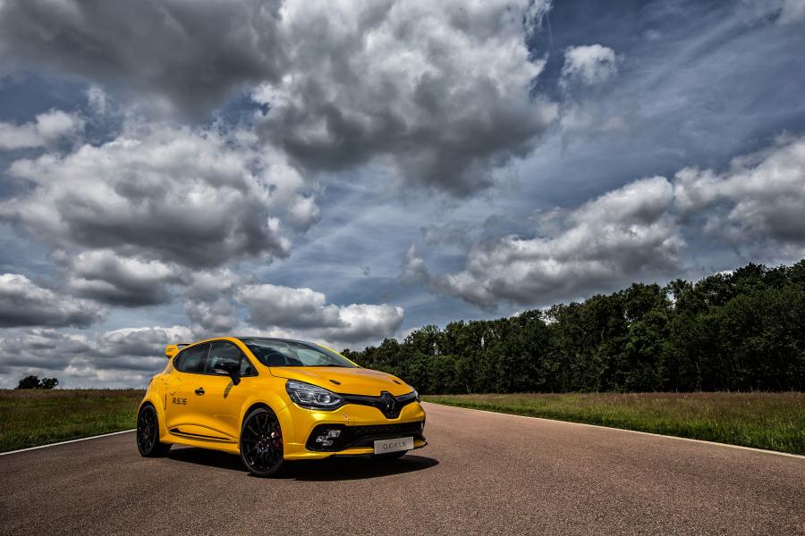  Renault Clio R.S.16 Concept 2016 года  (фото 18 из 54)